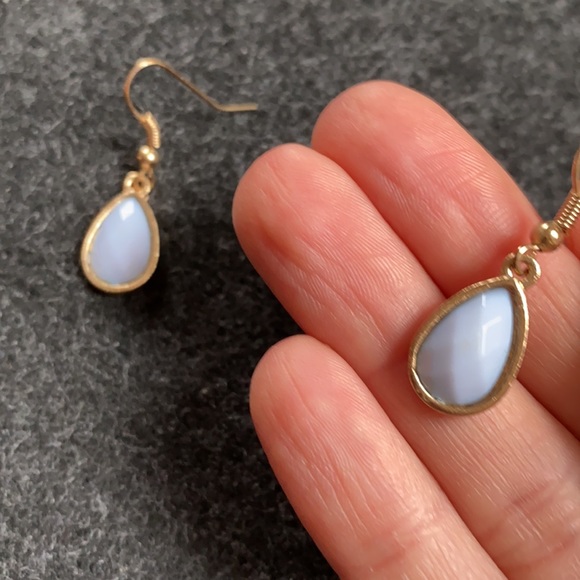 Vintage dangle water drop shape earrings - Picture 3 of 4